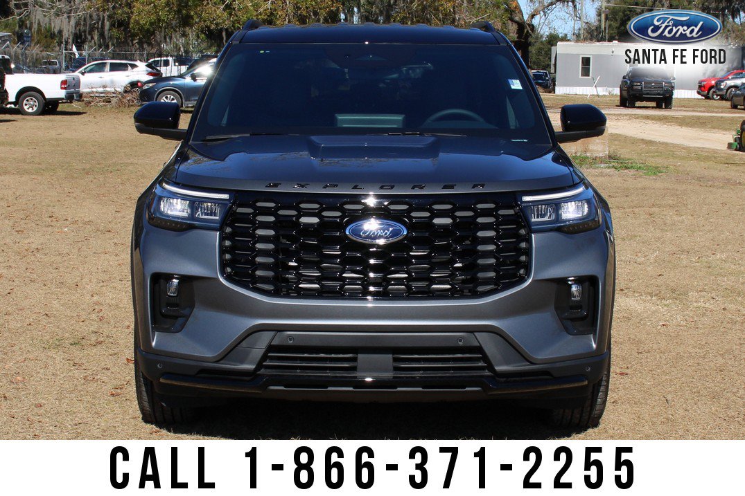 Used 2025 Ford Explorer ST-Line w/ Premium Package RWD image 3
