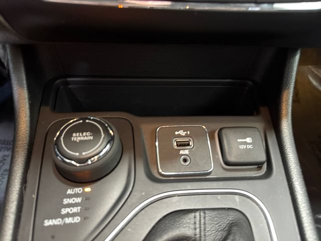 Used 2022 Jeep Cherokee Latitude Lux AWD/4WD image 16