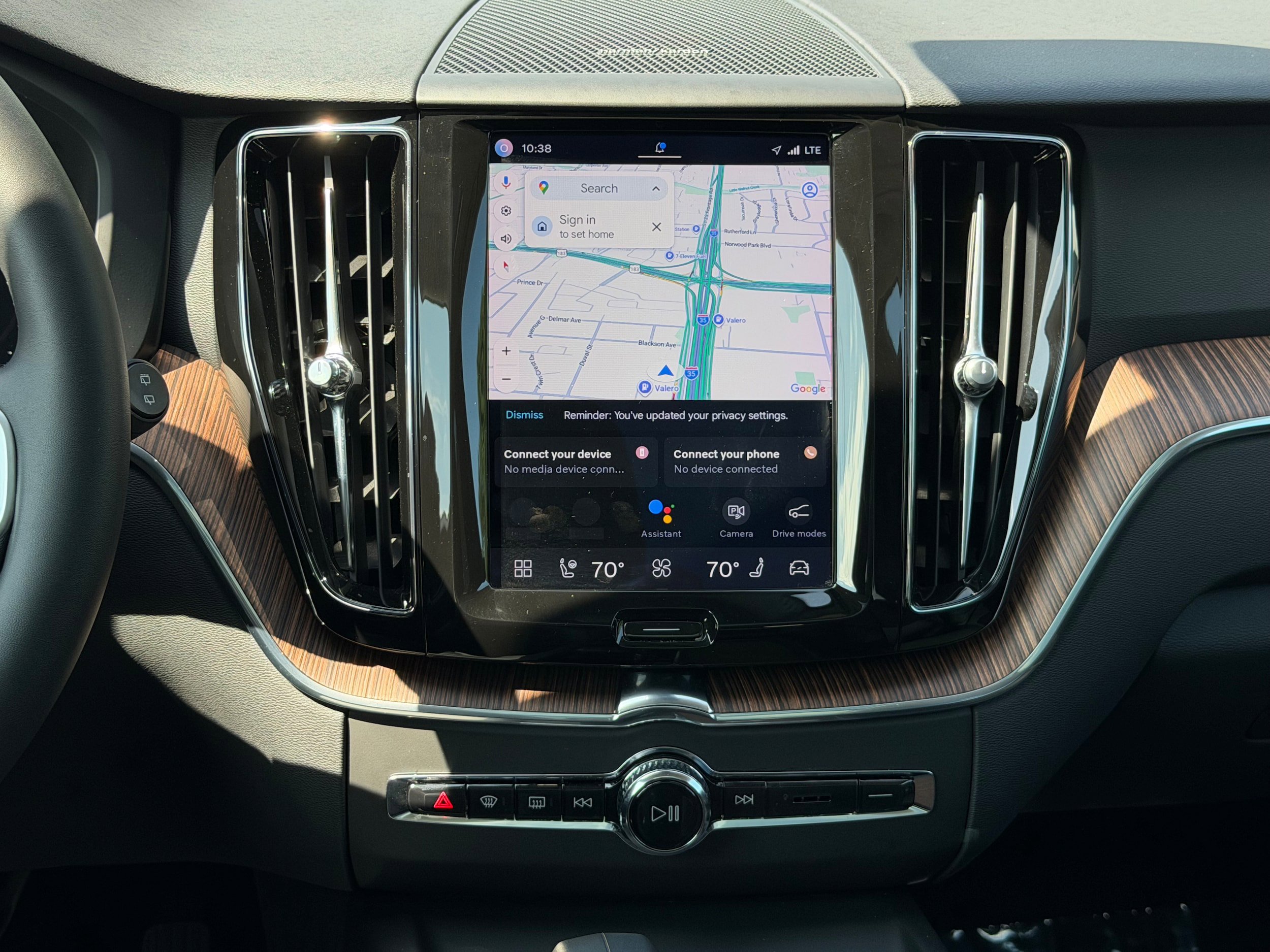 Certified 2023 Volvo XC60 B5 Plus w/ Protection Package Premier FWD image 15