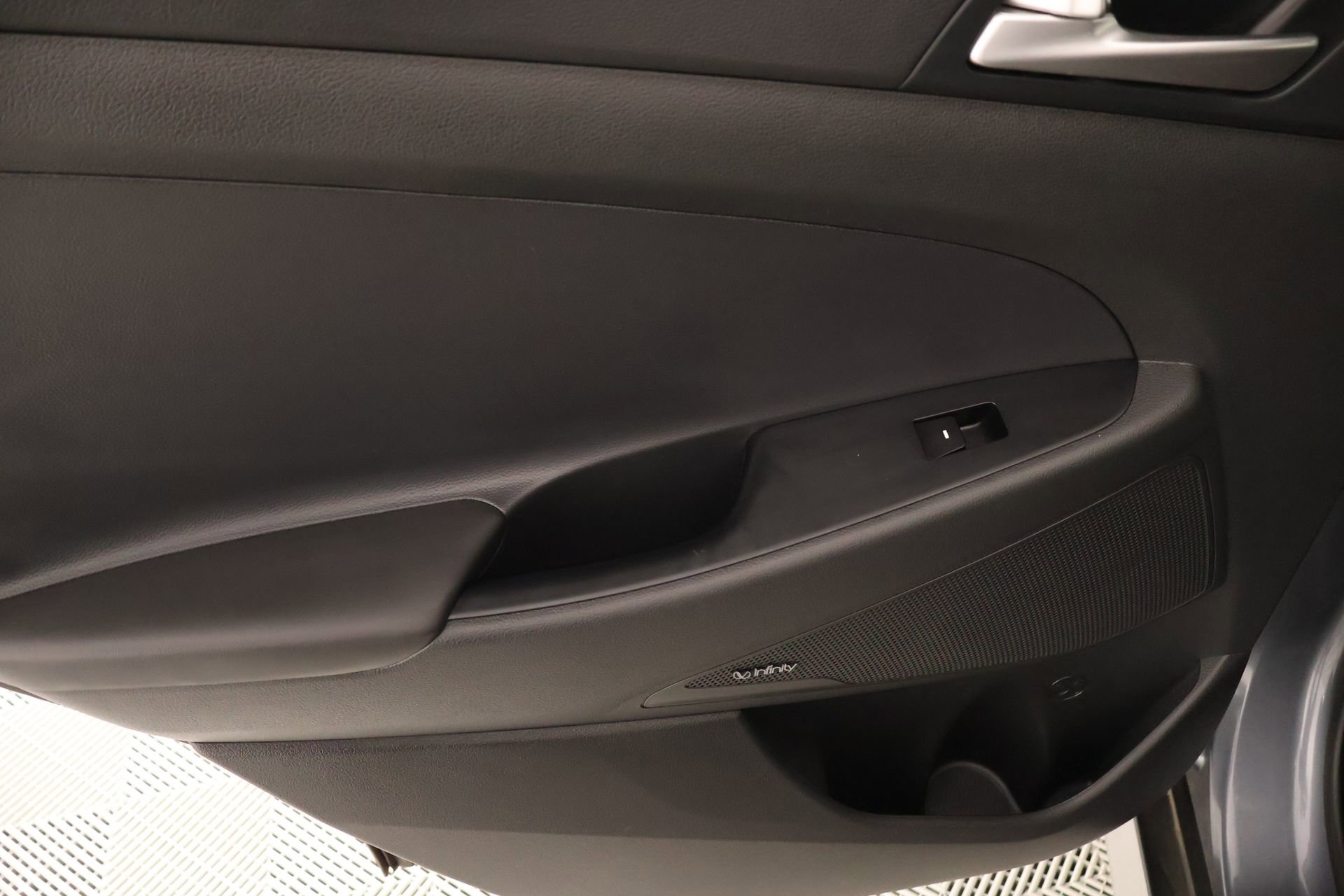 Used 2019 Hyundai Tucson Sport FWD image 16