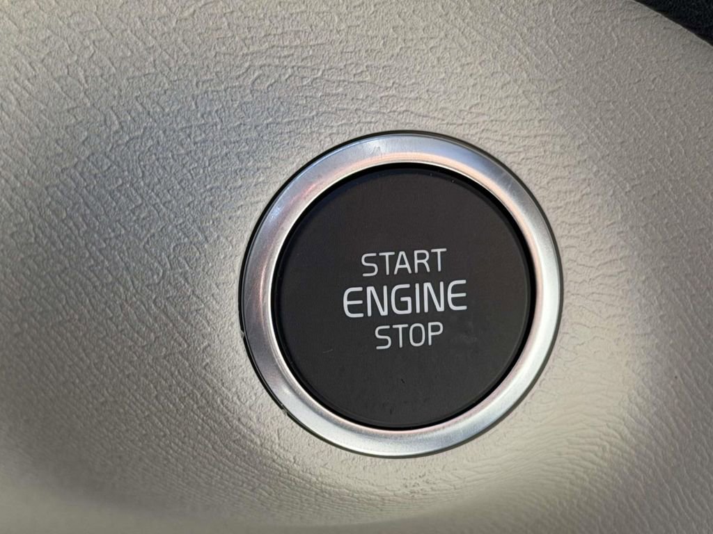 New 2026 Volvo XC40 B5 Ultra w/ Protection Package Premier image 7