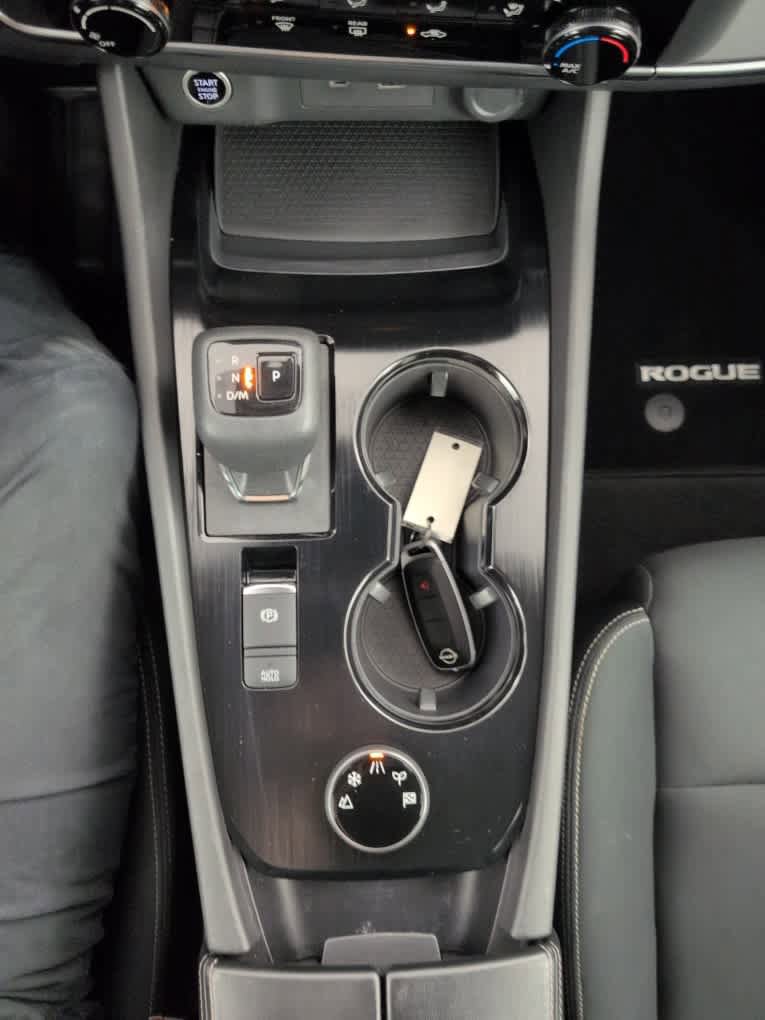 Used 2023 Nissan Rogue S AWD/4WD image 24