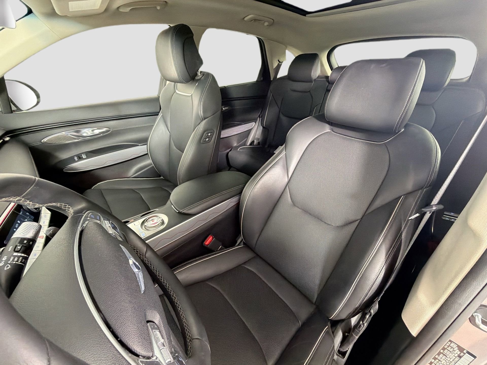 Used 2023 Genesis GV70 2.5T w/ Advanced Package image 21