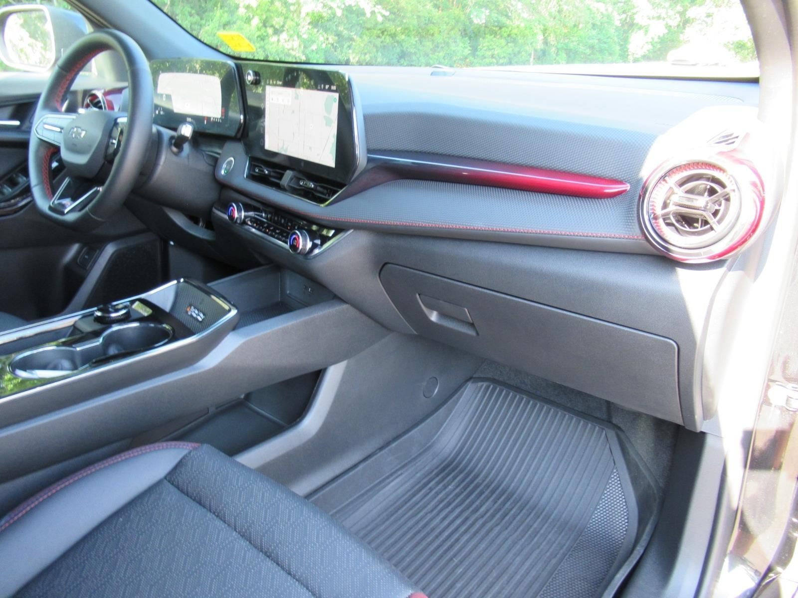 Used 2026 Chevrolet Equinox RS w/ Safety and Technology Package FWD image 11