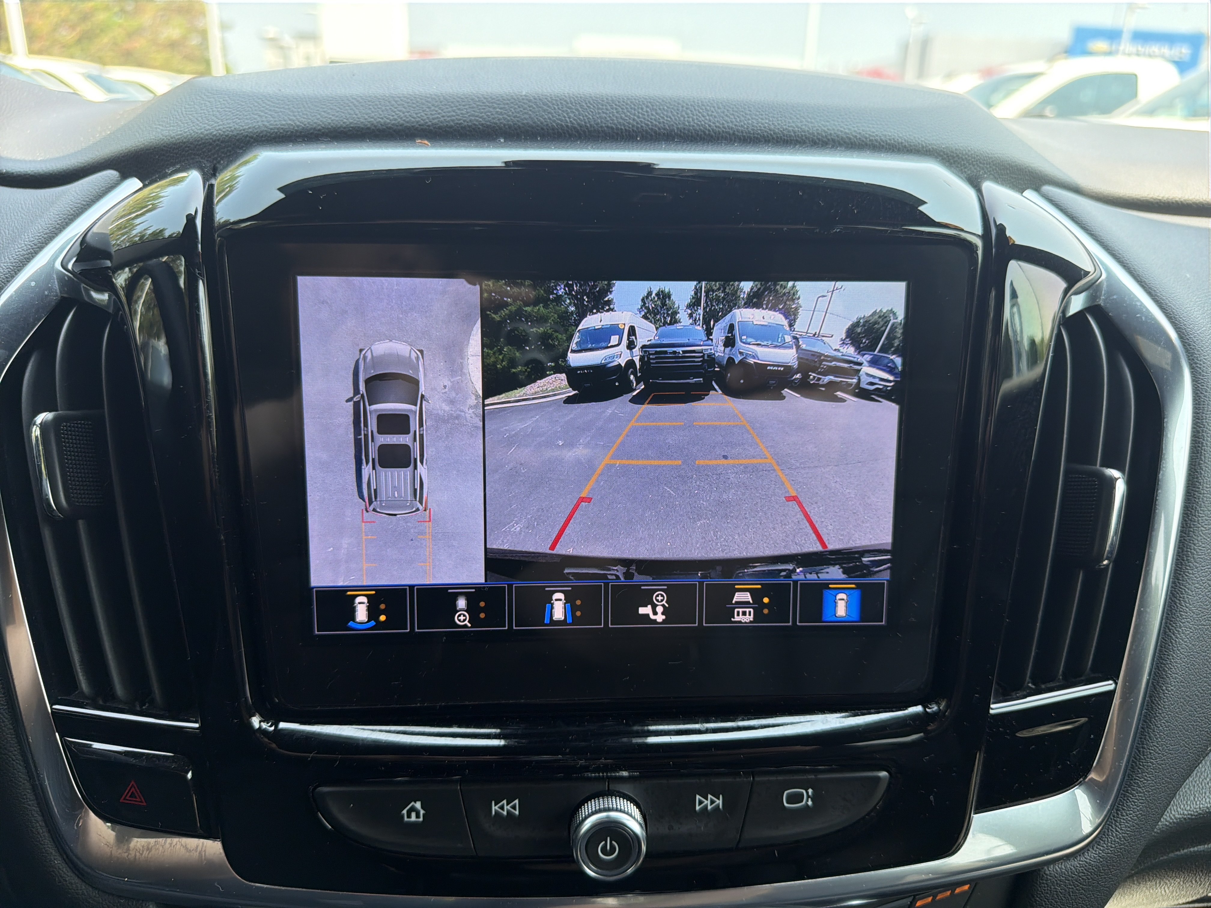 Used 2023 Chevrolet Traverse Premier AWD/4WD image 25