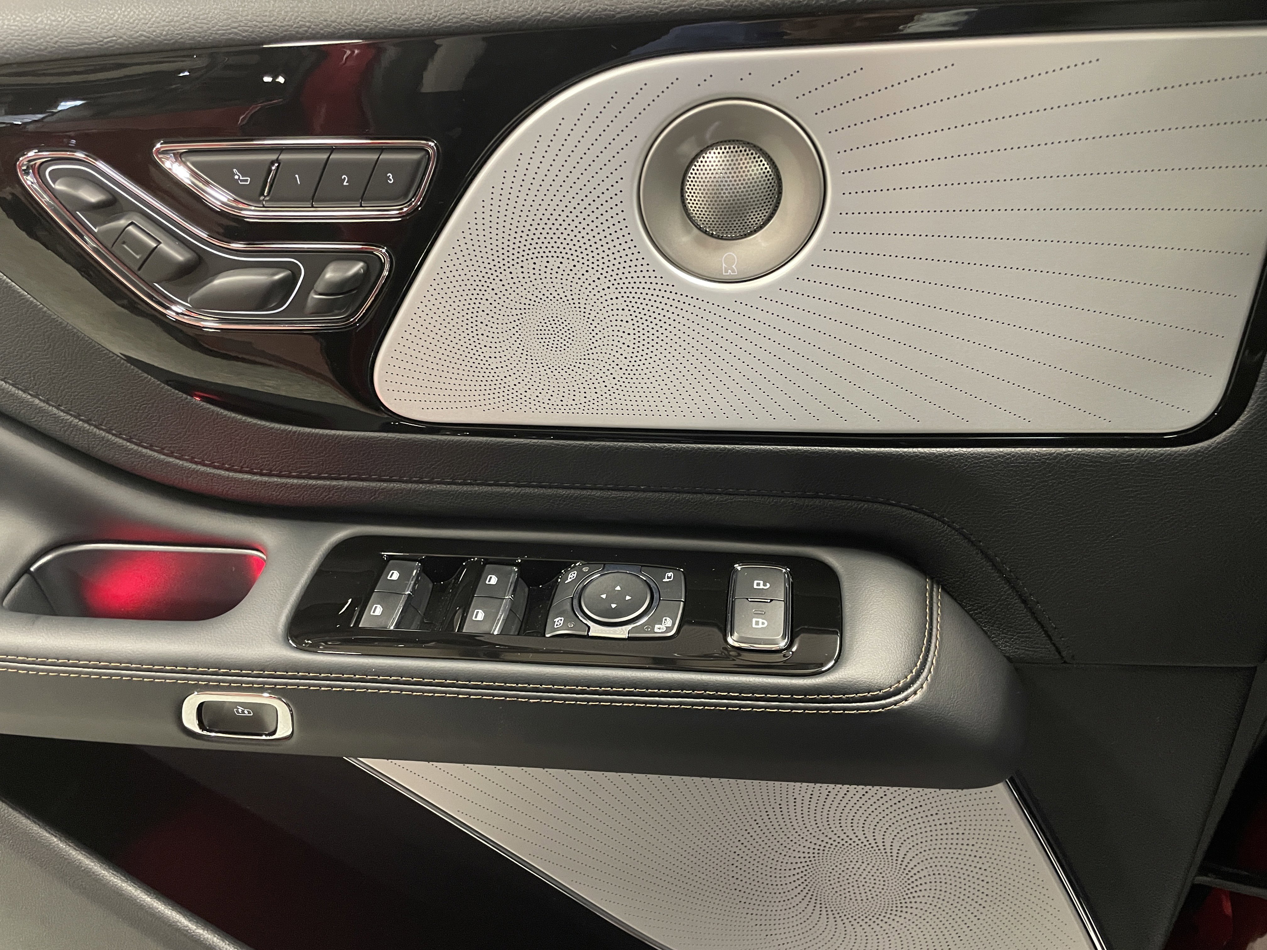 New 2025 Lincoln Aviator Reserve w/ Luxury Package image 21