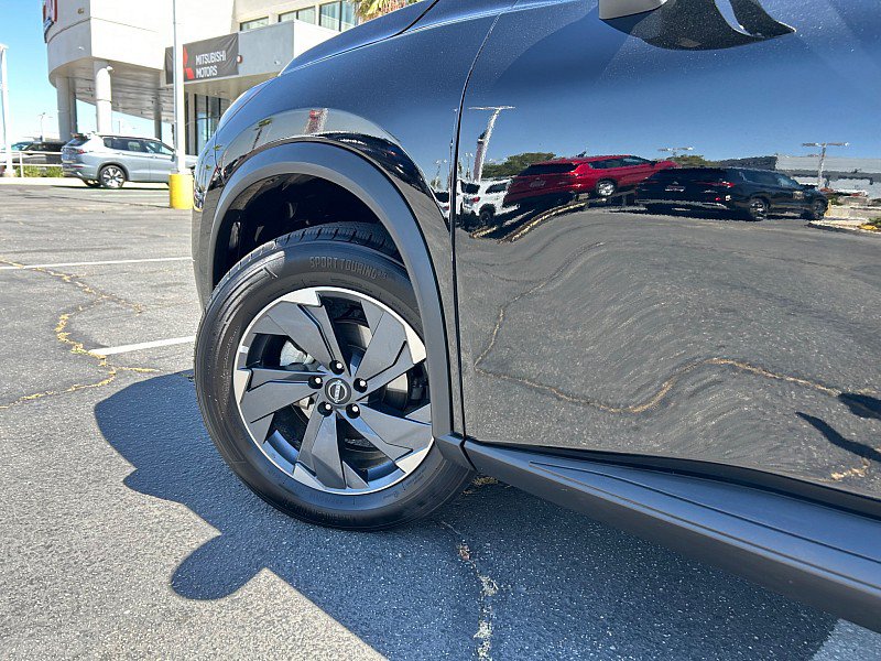 Used 2025 Nissan Rogue SV FWD image 11