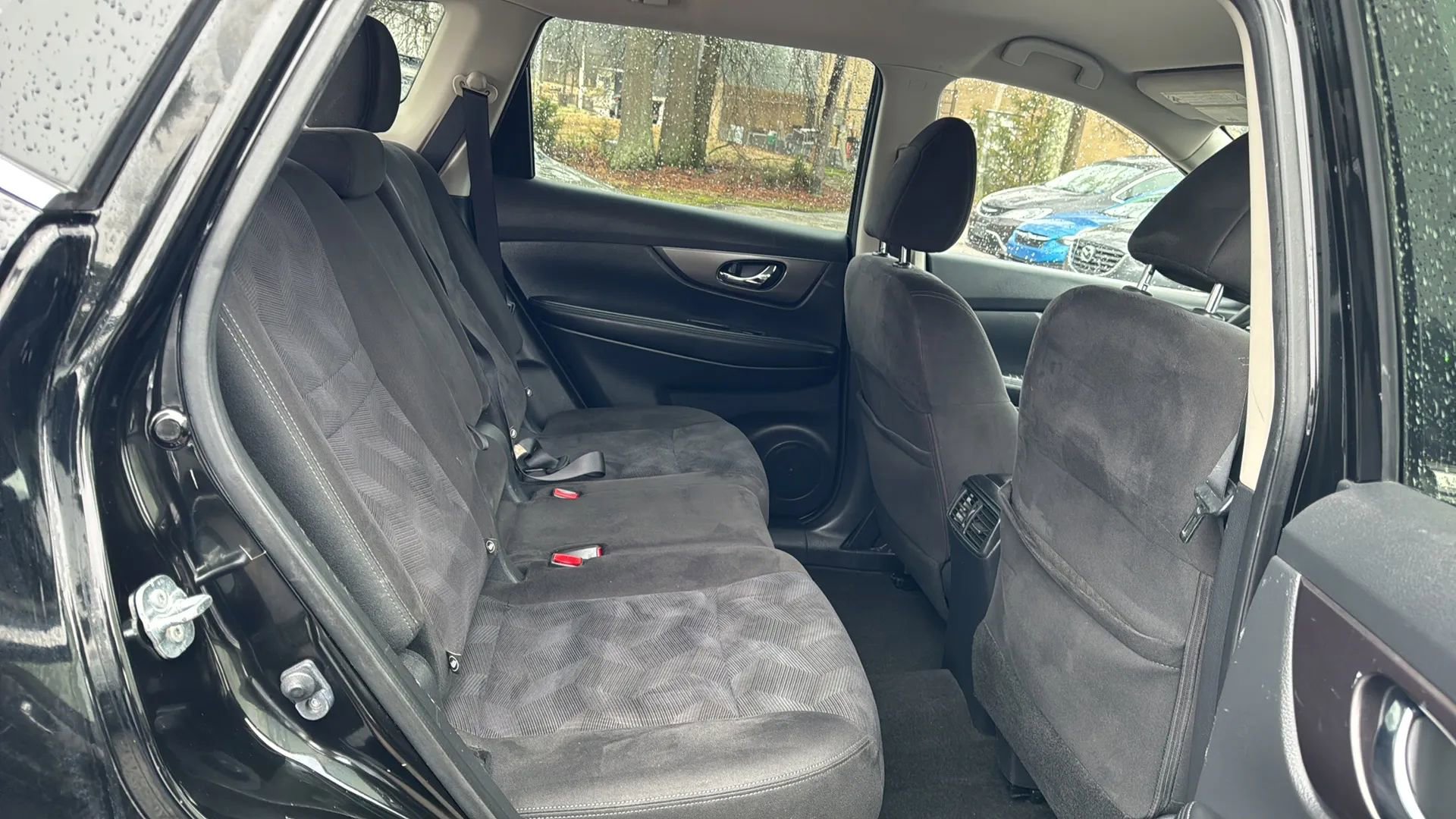 Used 2015 Nissan Rogue SV image 13