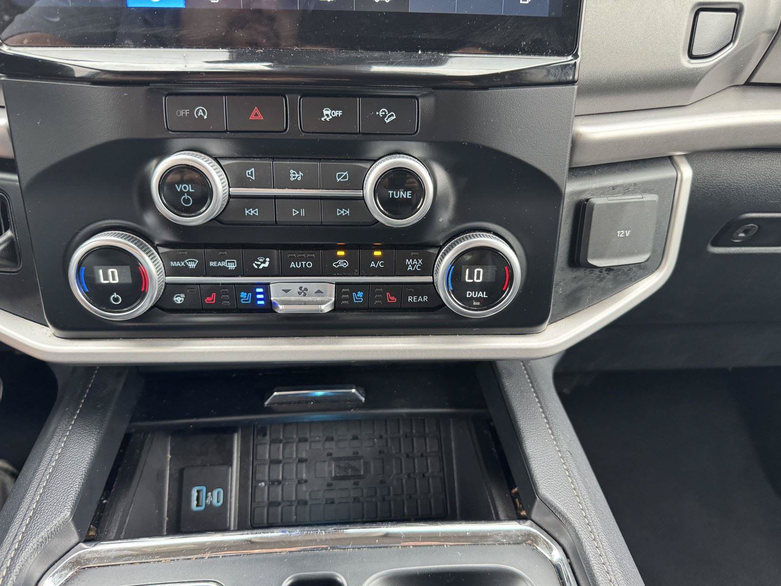 Used 2024 Ford Expedition XLT AWD/4WD image 16