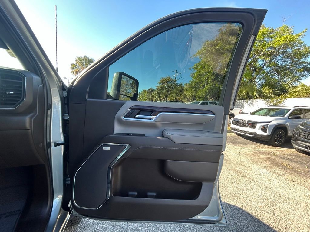 Used 2024 GMC Sierra 2500 SLT w/ SLT Premium Package image 27