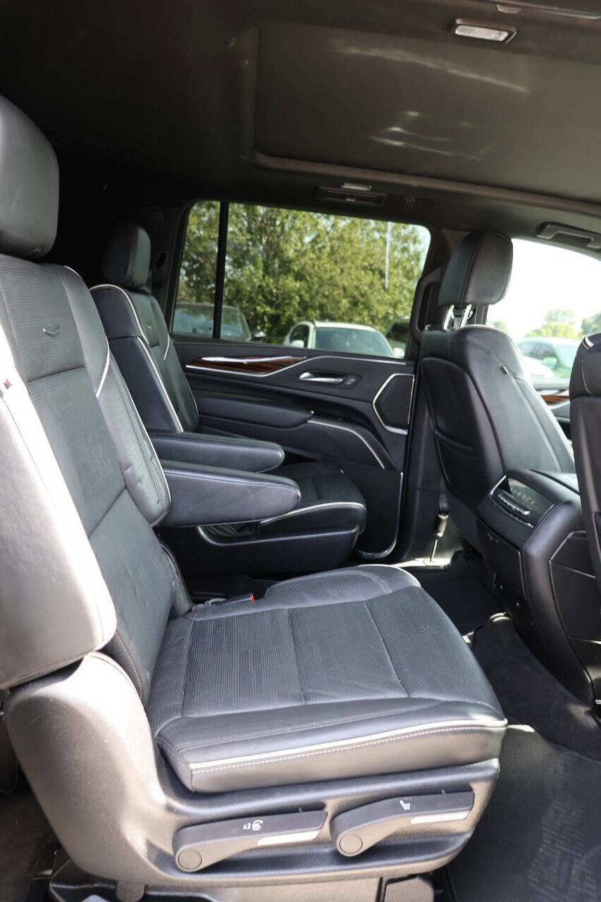 Used 2023 Cadillac Escalade ESV Premium Luxury AWD/4WD image 16