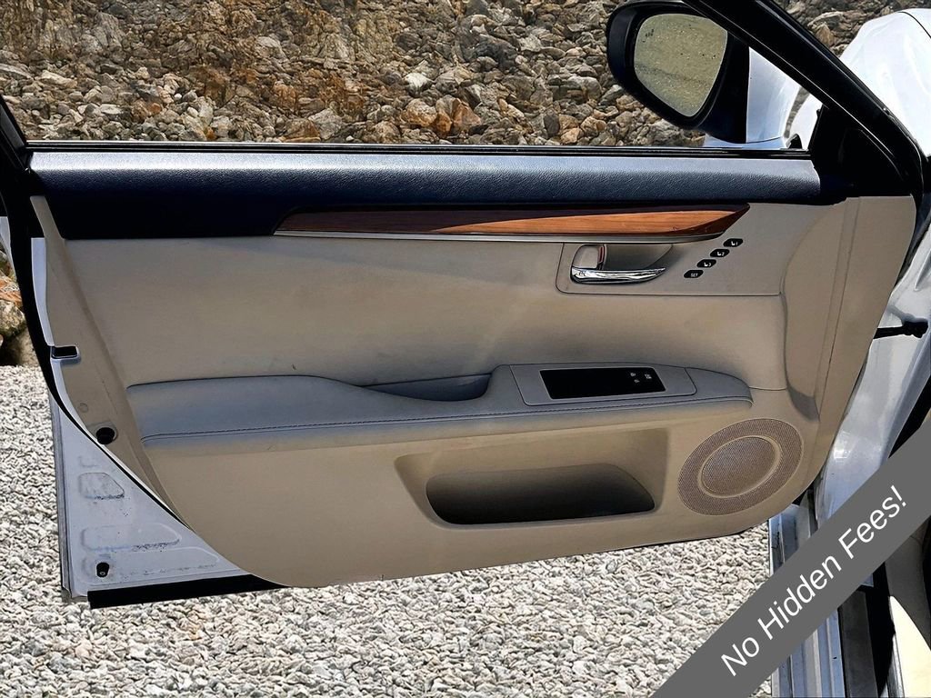 Used 2015 Lexus ES 300h w/ Navigation System Package FWD image 21