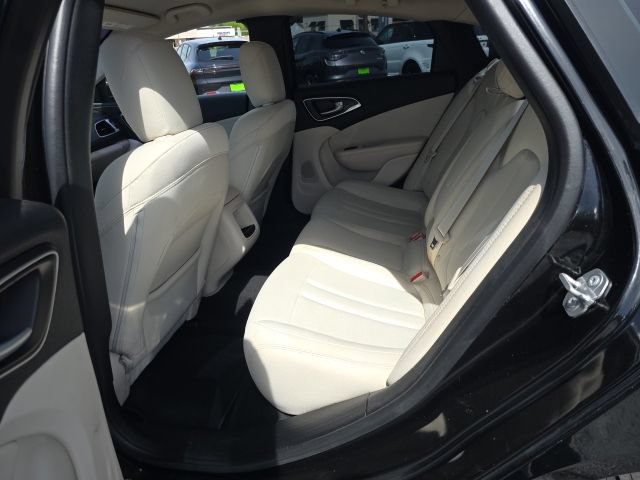 Used 2016 Chrysler 200 Limited FWD image 29