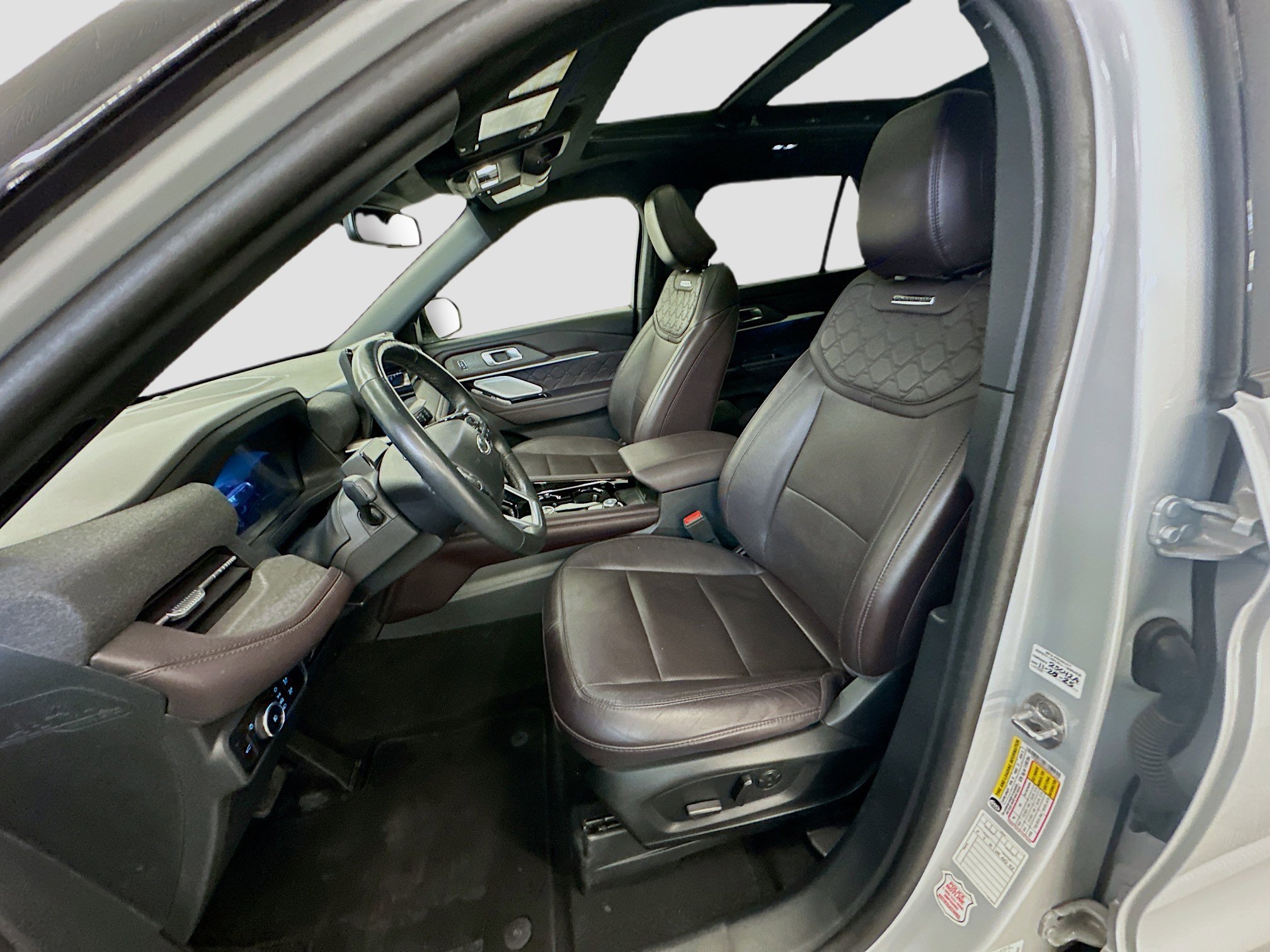 Used 2025 Ford Explorer Platinum w/ LUX Leather Package AWD/4WD image 13