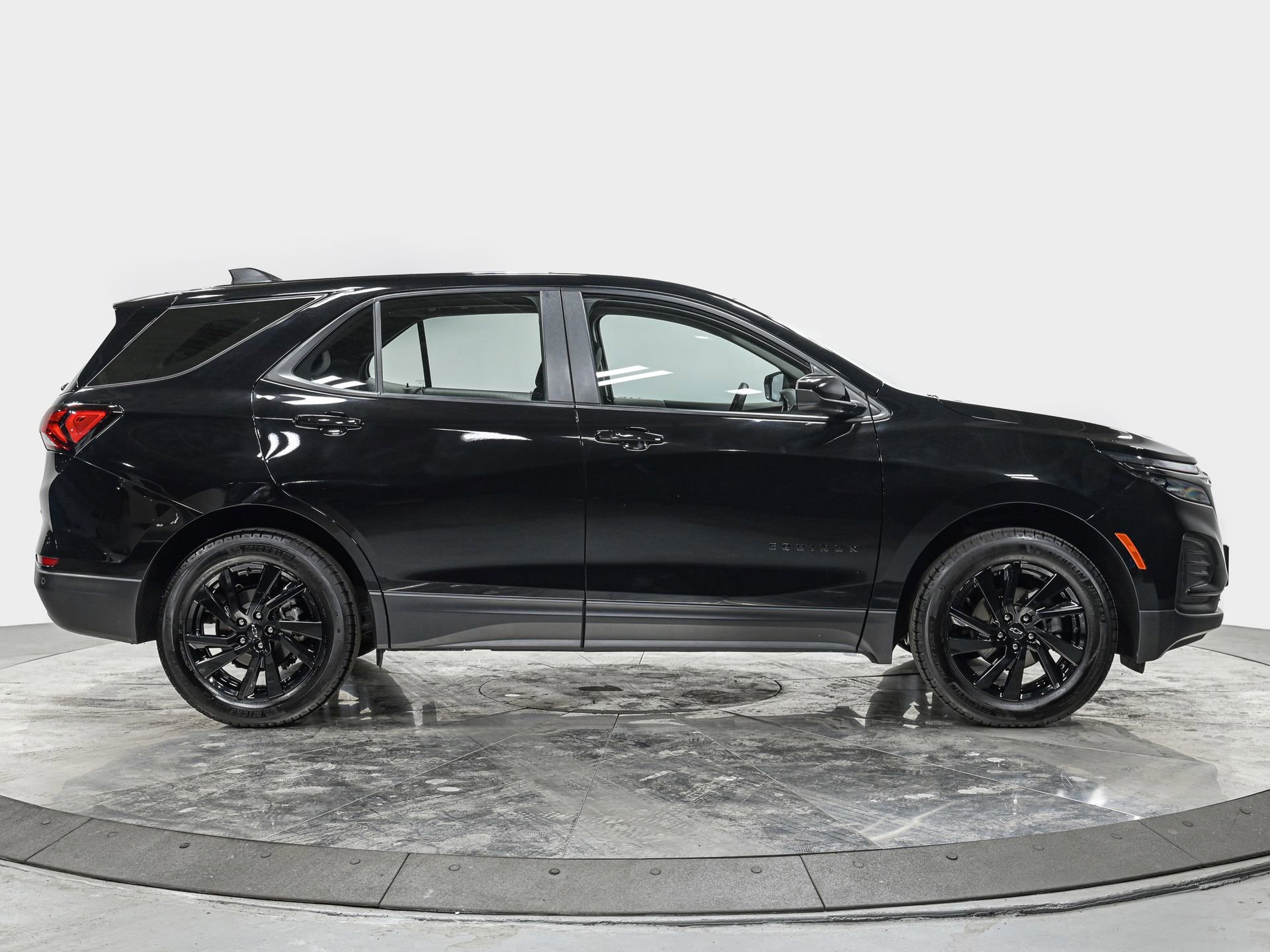 Used 2023 Chevrolet Equinox LS w/ Midnight Edition image 10