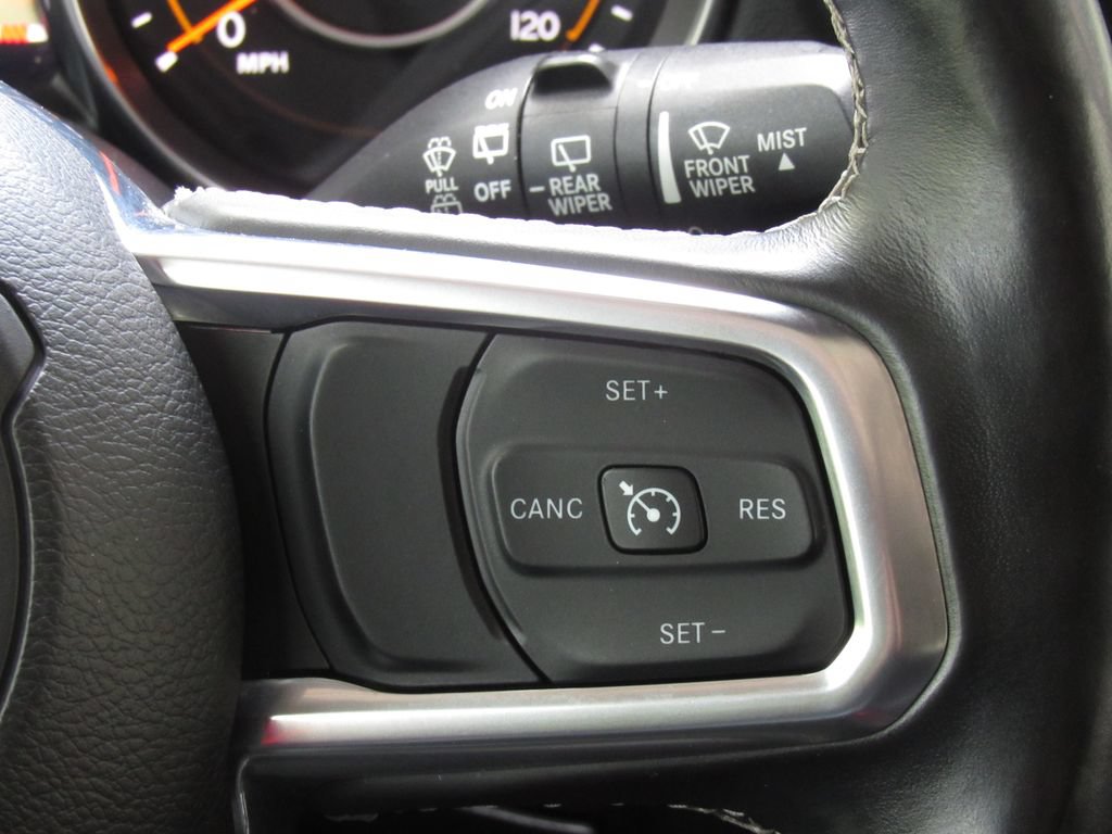 Used 2018 Jeep Wrangler Unlimited Sahara w/ Uconnect 4C Nav & Sound Group AWD/4WD image 25