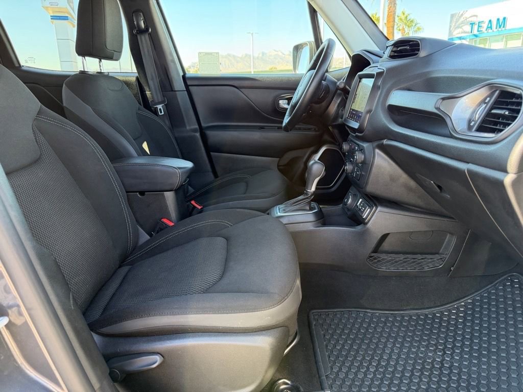 Used 2023 Jeep Renegade Latitude w/ Premium Group image 11