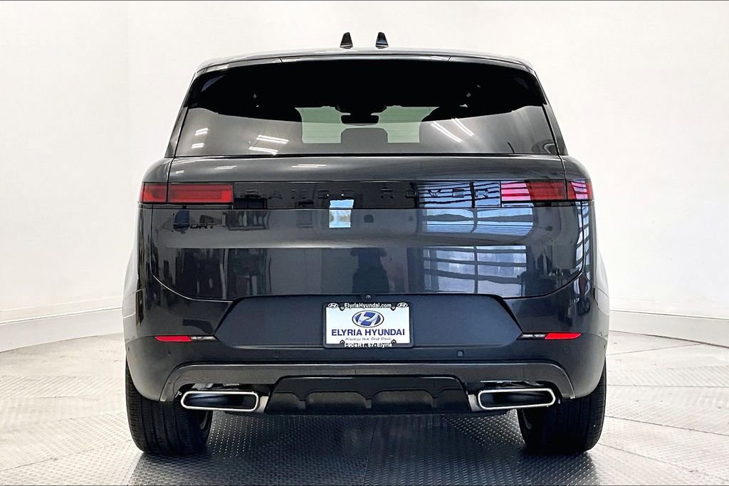 Used 2025 Land Rover Range Rover Sport SE image 4