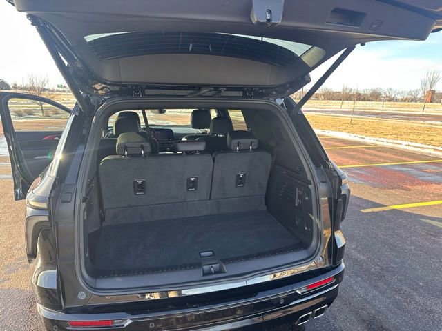 Used 2025 Chevrolet Traverse RS image 44