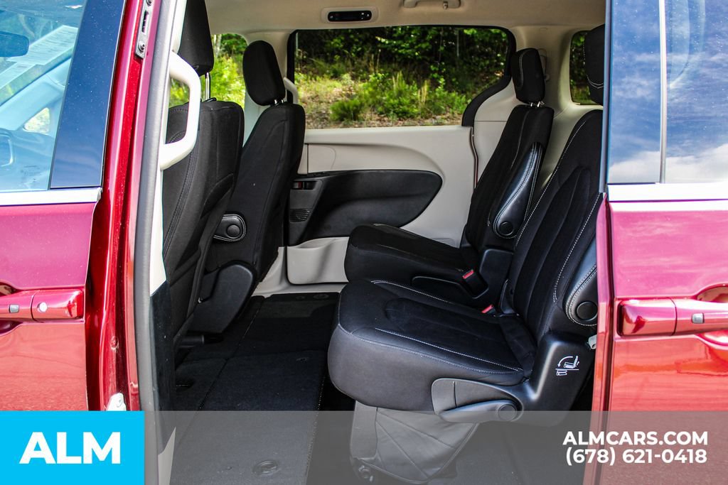 Used 2023 Chrysler Voyager LX FWD image 17