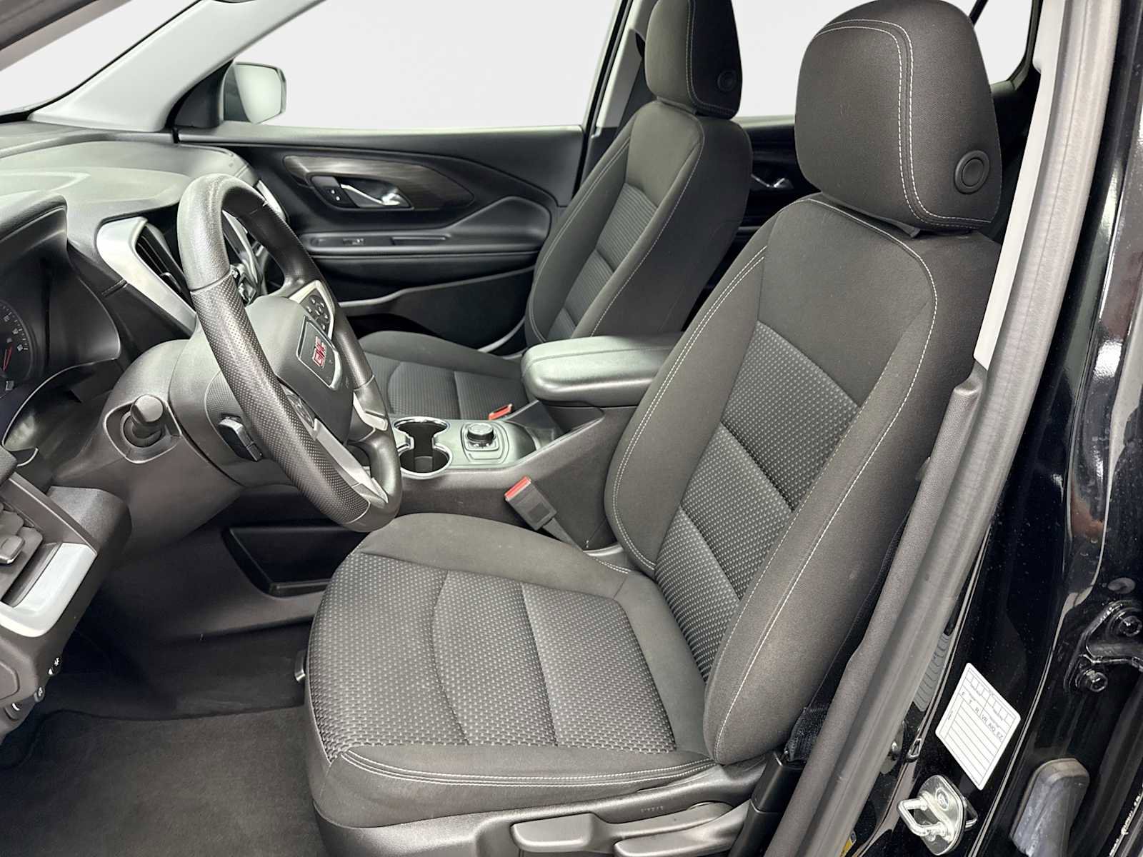 Used 2024 GMC Terrain SLE image 19