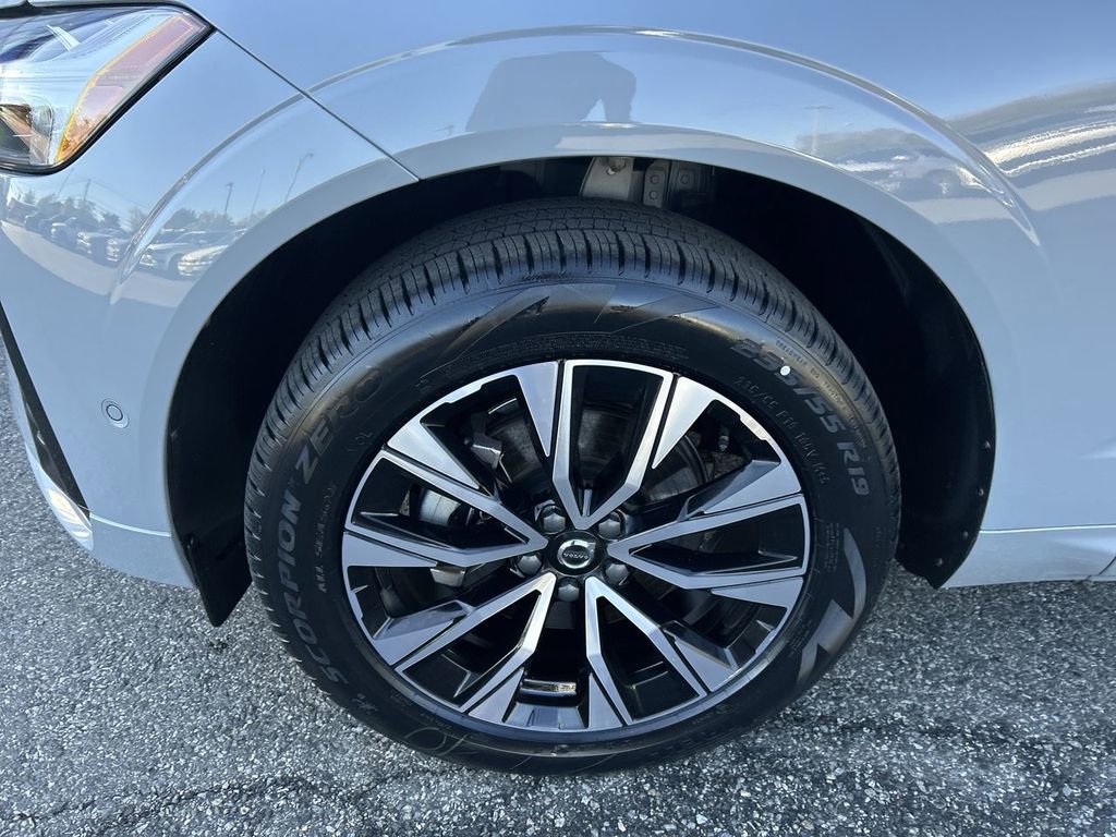Certified 2024 Volvo XC60 B5 Plus w/ Climate Package image 10