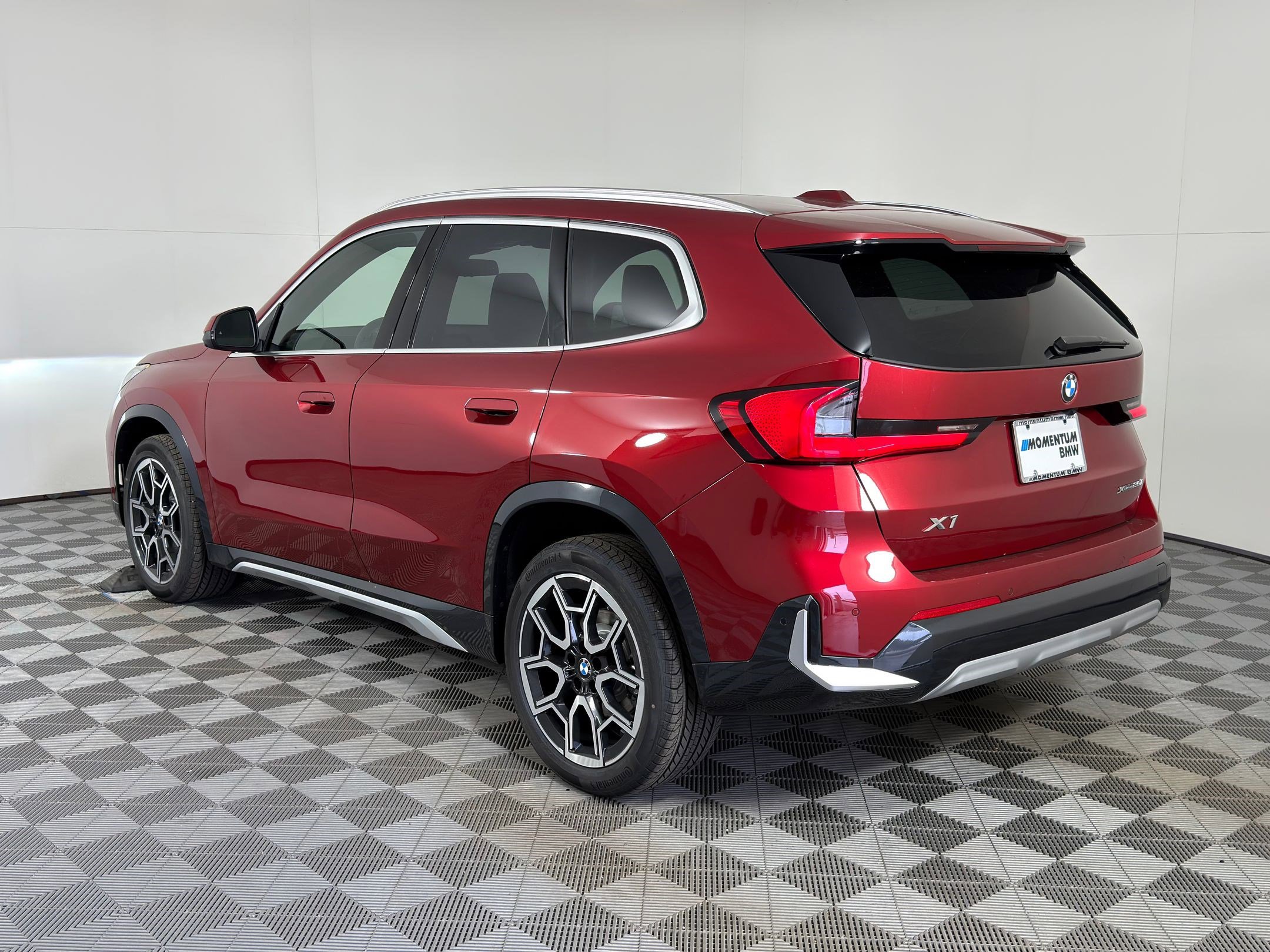 Used 2026 BMW X1 xDrive28i w/ Technology Package image 3