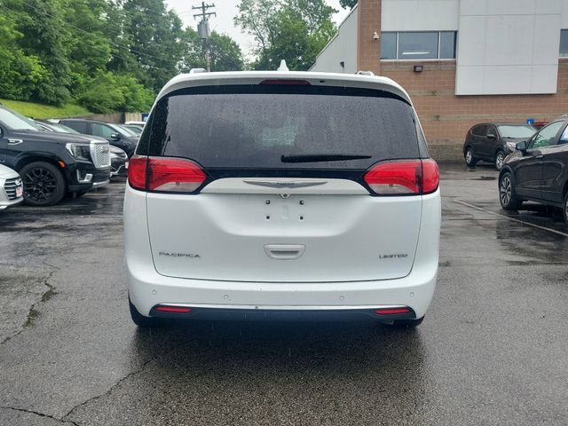 Used 2017 Chrysler Pacifica Limited w/ UConnect Theater Package FWD image 5