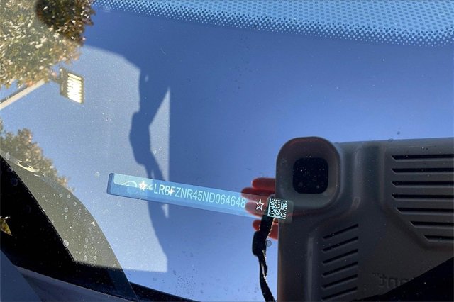 Used 2022 Buick Envision Essence w/ Safety Package image 31