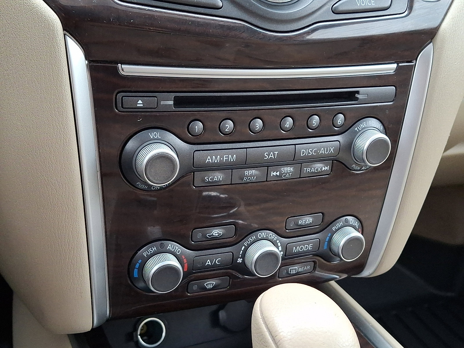 Used 2014 Nissan Pathfinder Platinum w/ Platinum Premium Package image 18