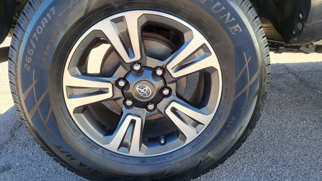 Used 2017 Toyota Tacoma SR5 image 12