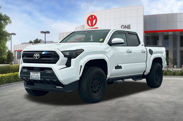 Certified 2024 Toyota Tacoma SR5 AWD/4WD image 3