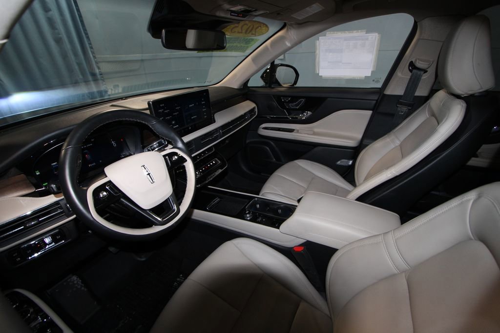 Used 2025 Lincoln Corsair Grand Touring w/ Towing Package image 2