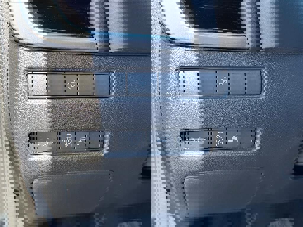 Used 2024 Nissan Rogue SL image 18