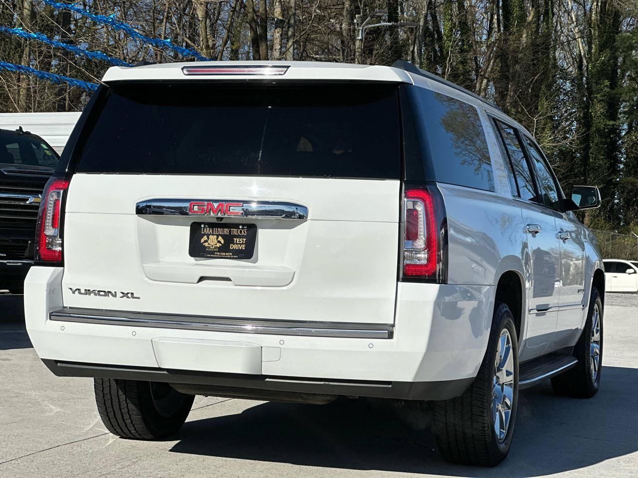 Used 2015 GMC Yukon XL Denali w/ Touring Package AWD/4WD image 7