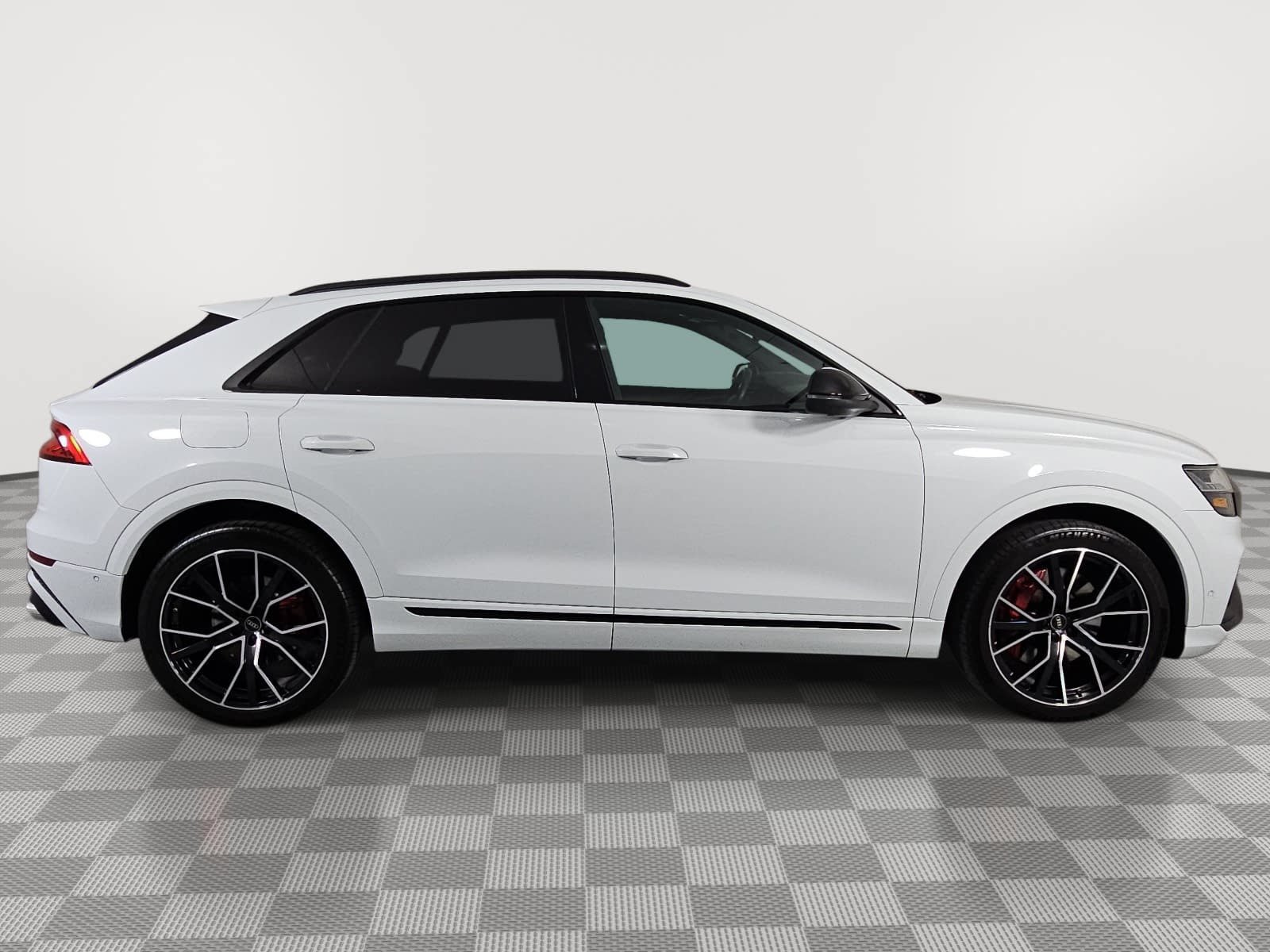 Used 2023 Audi SQ8 Prestige AWD/4WD image 9