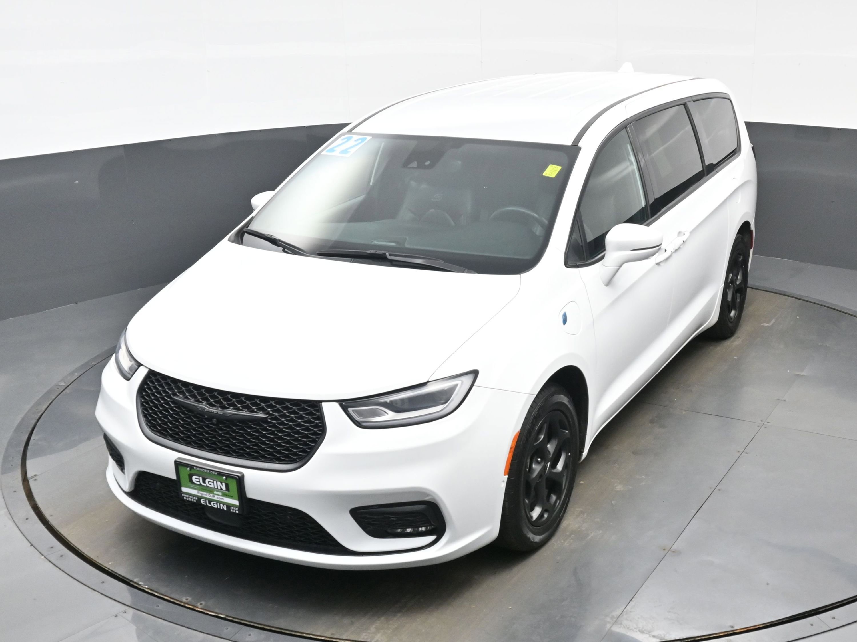 Used 2022 Chrysler Pacifica Touring-L w/ Uconnect Theater Family Group image 34