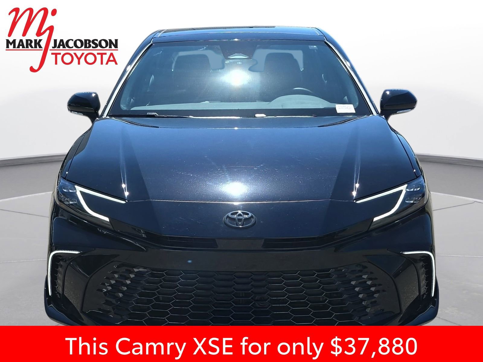 Used 2025 Toyota Camry XSE FWD image 3