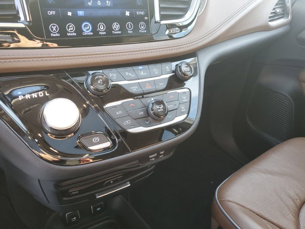 Used 2017 Chrysler Pacifica Limited image 22