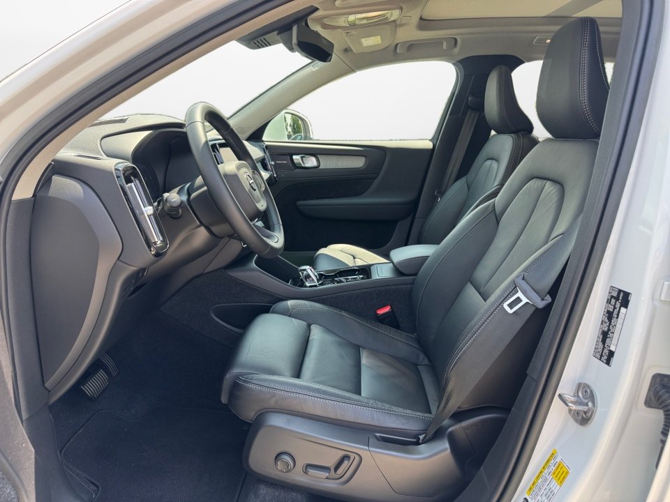 Certified 2023 Volvo XC40 B5 Ultimate w/ Climate Package AWD/4WD image 9