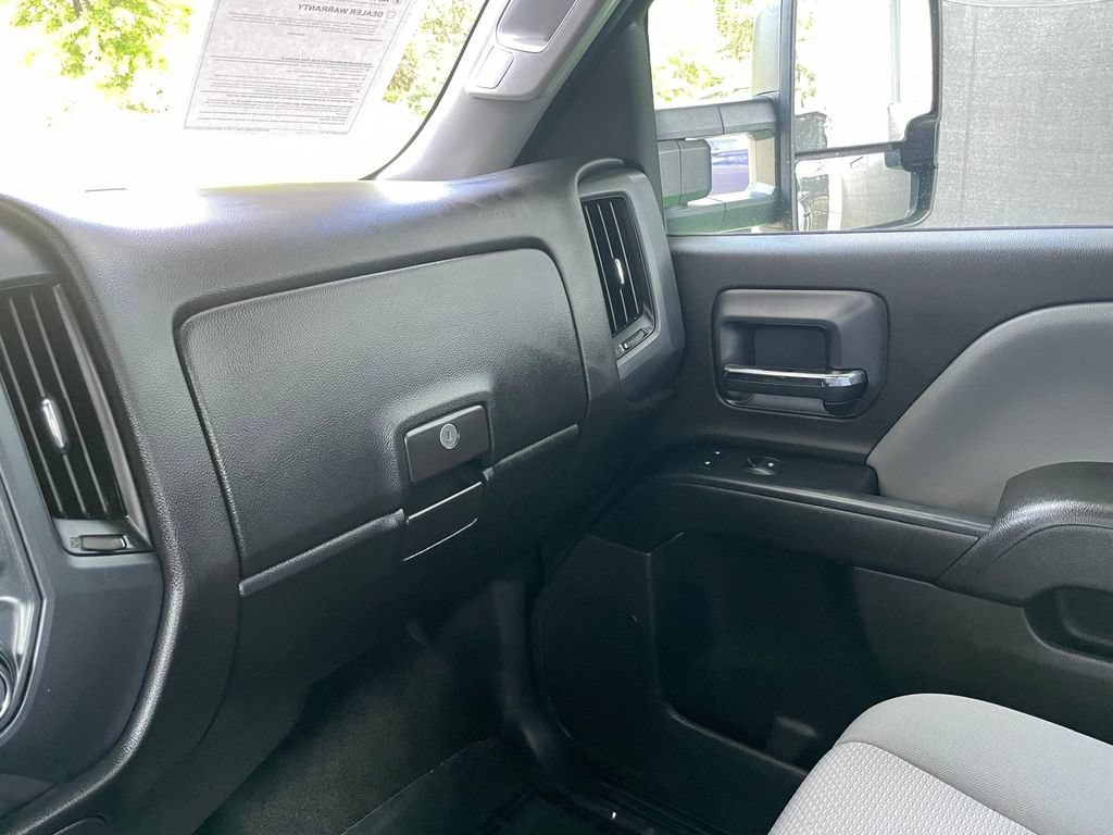 Used 2018 Chevrolet Silverado 1500 Custom w/ Custom Value Package AWD/4WD image 29