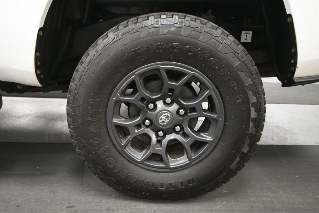 Used 2016 Toyota Tacoma SR w/ Exterior Package RWD image 30