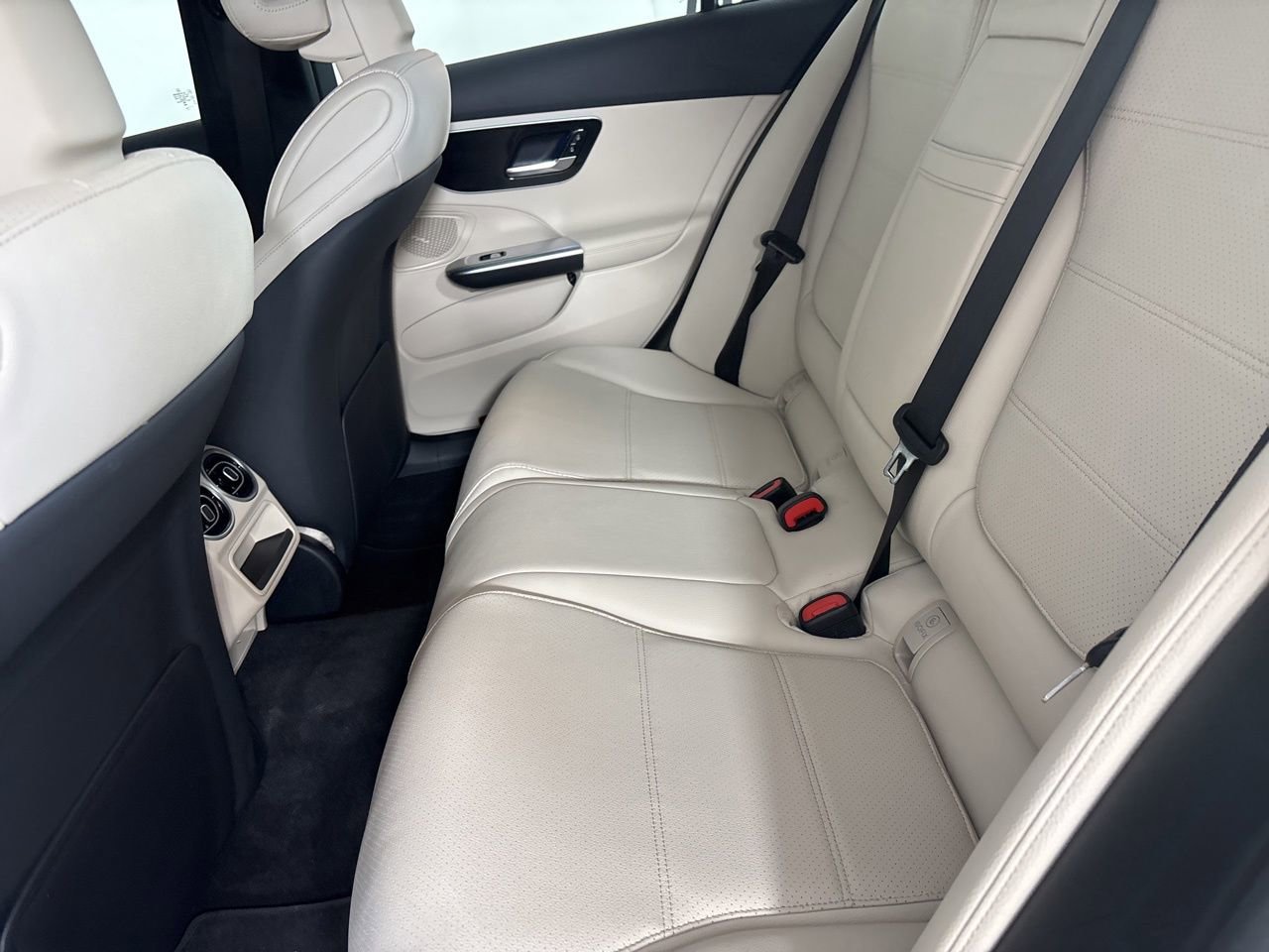 Used 2025 Mercedes-Benz C 300 4MATIC Sedan image 22