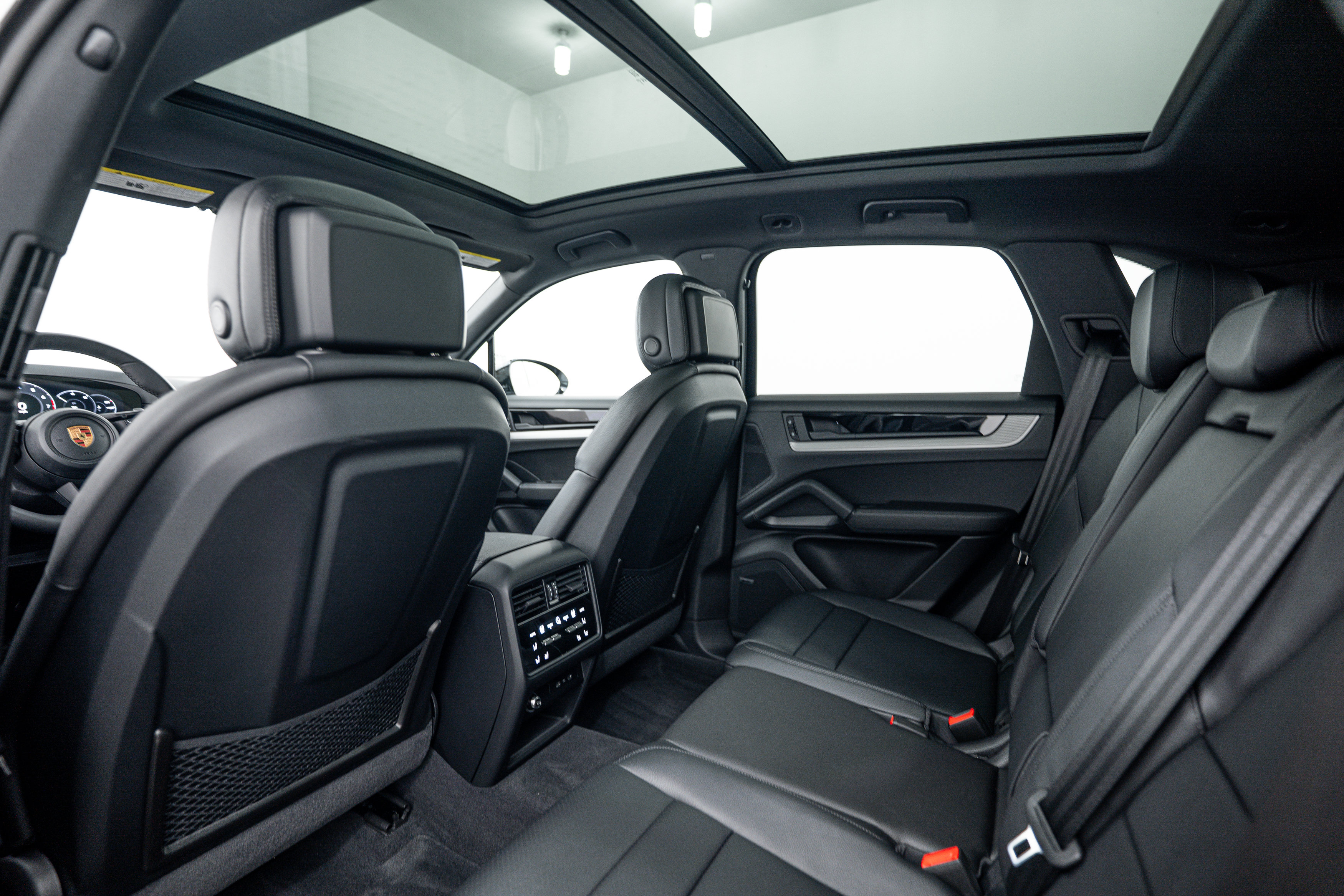 Certified 2026 Porsche Cayenne AWD/4WD image 24