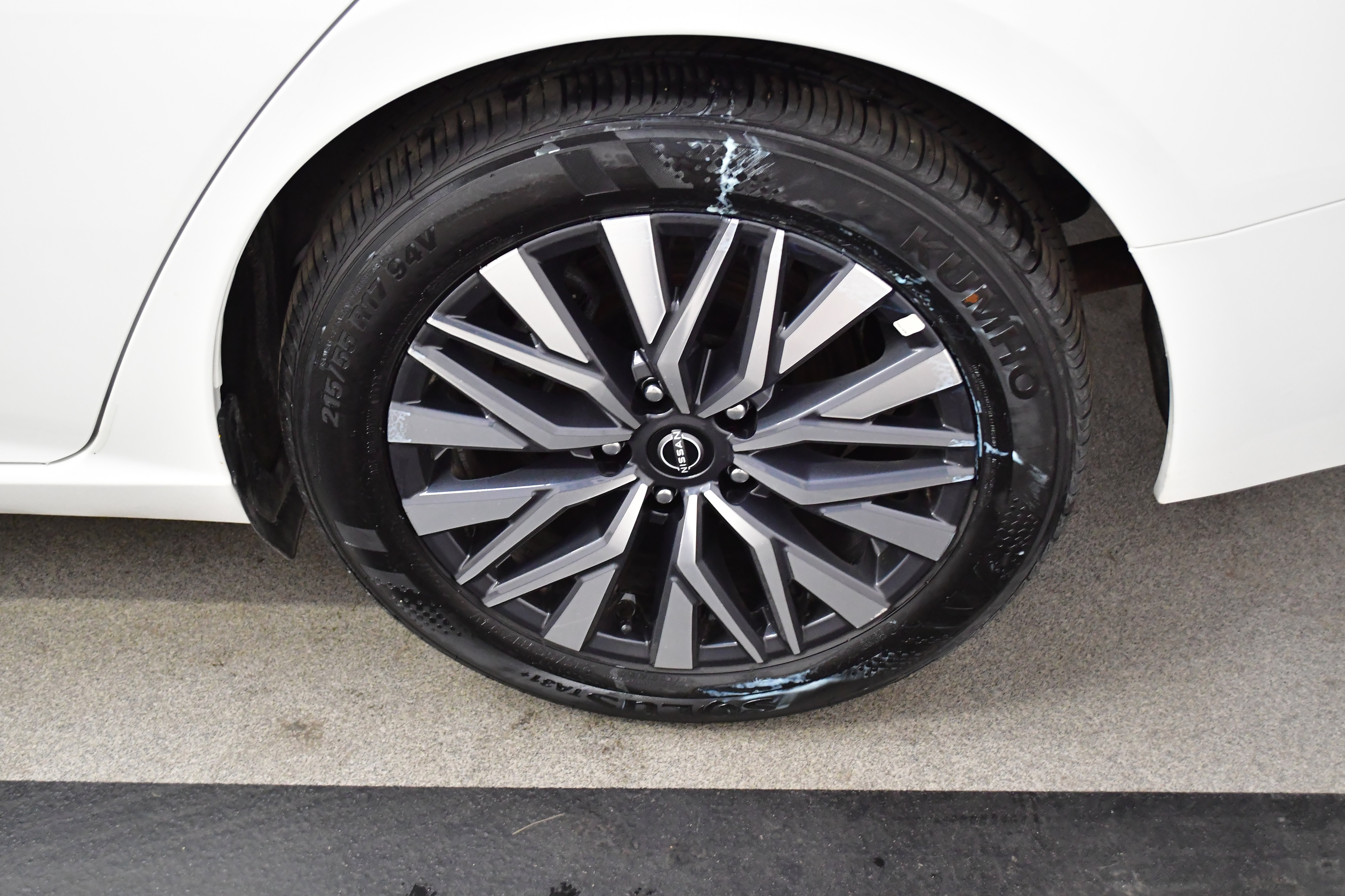 Used 2025 Nissan Altima 2.5 SV FWD image 34