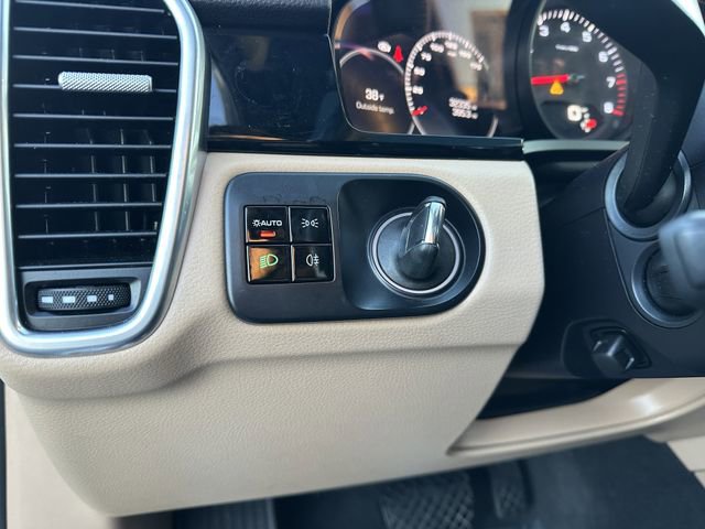 Used 2021 Porsche Cayenne Coupe image 29