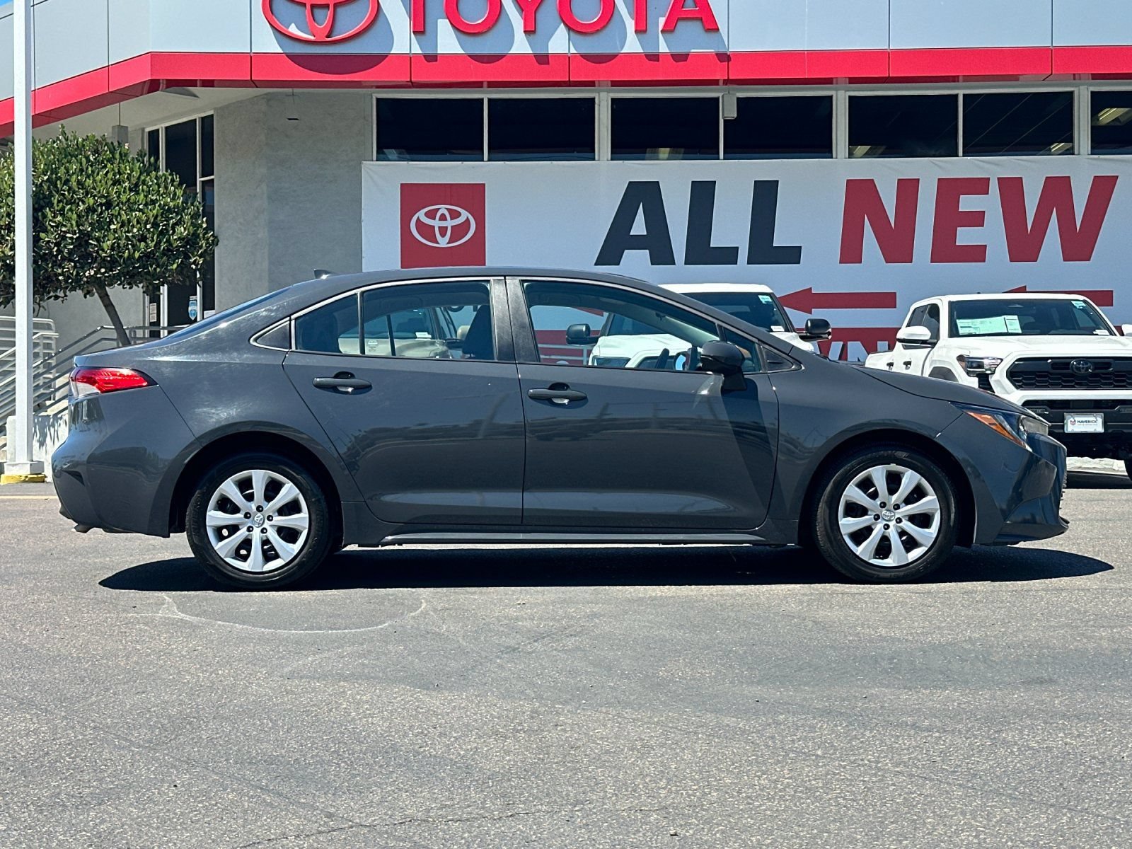 Used 2025 Toyota Corolla LE FWD image 6