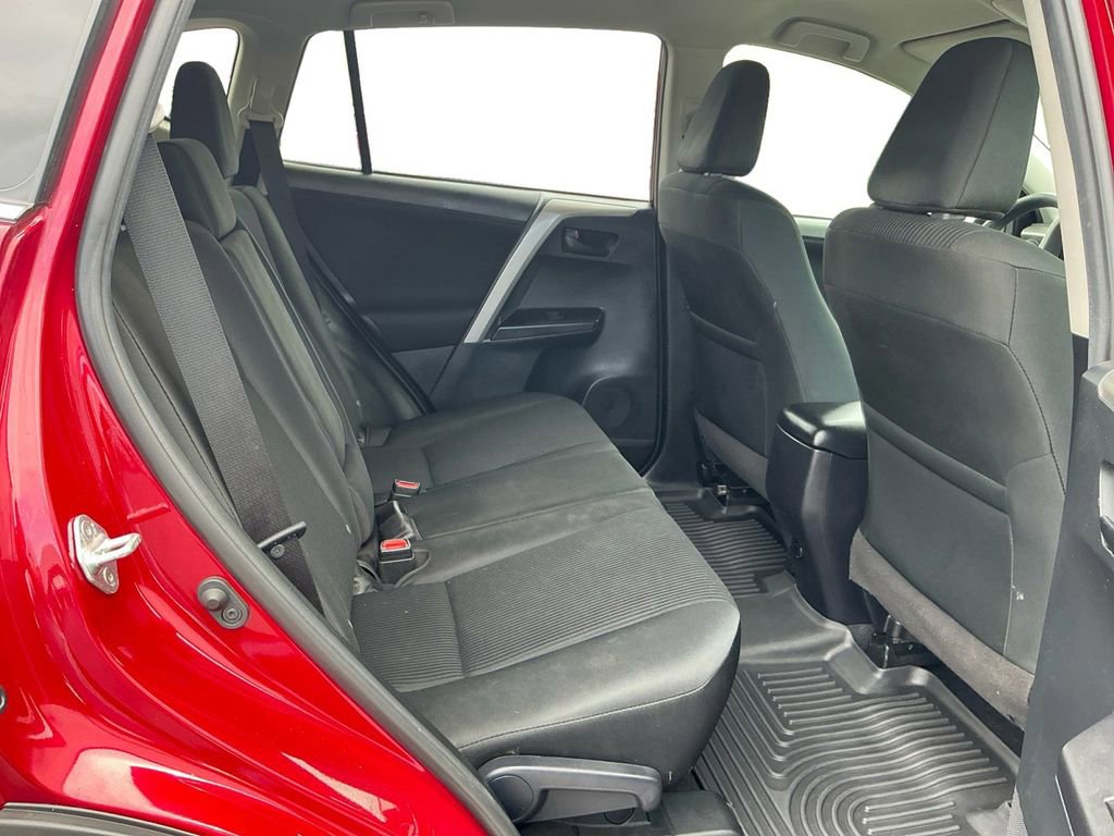 Used 2018 Toyota RAV4 LE FWD image 23