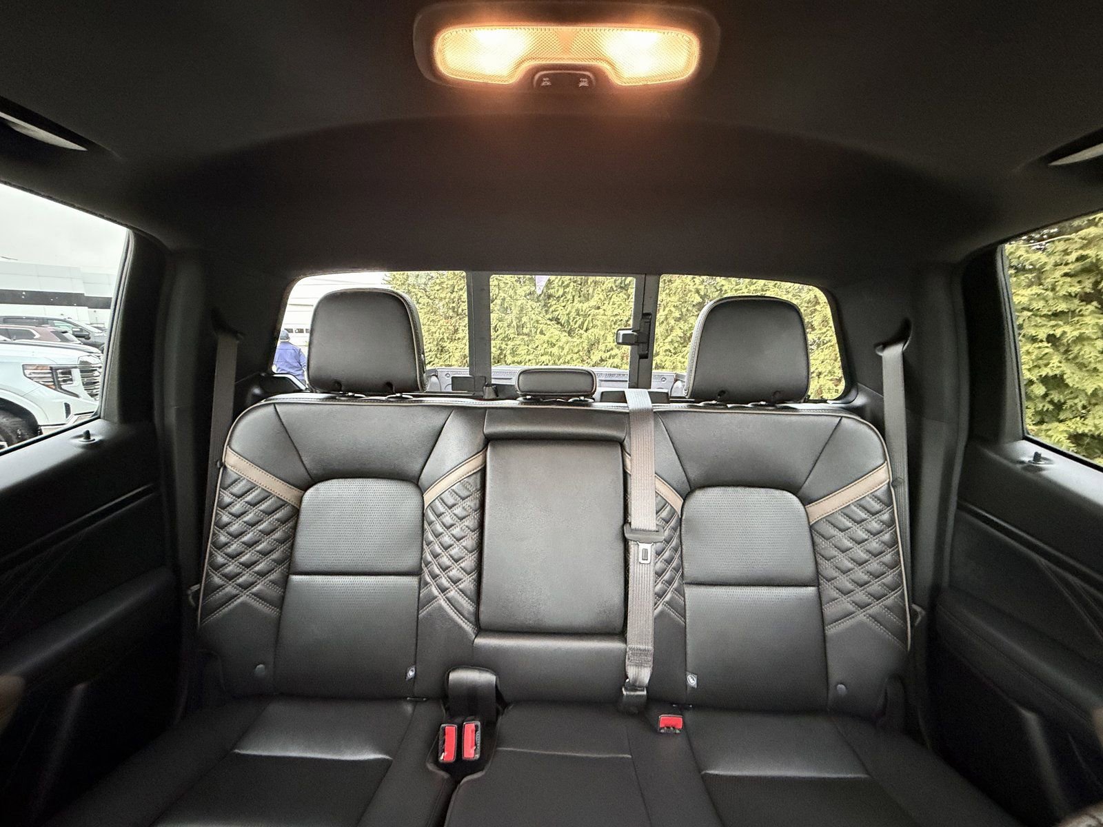 Used 2025 GMC Canyon Denali image 3
