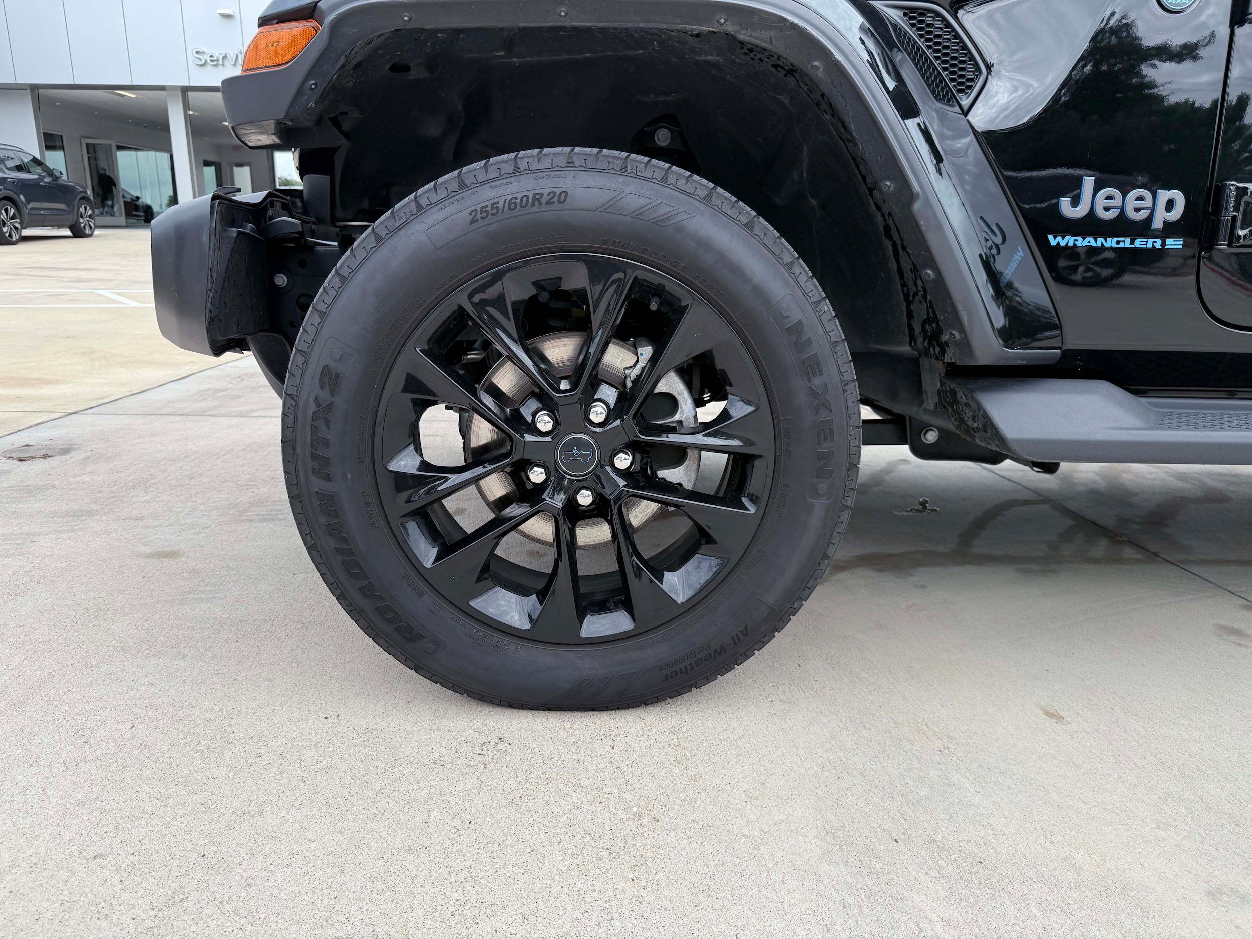 Used 2025 Jeep Wrangler Unlimited Sahara AWD/4WD image 9